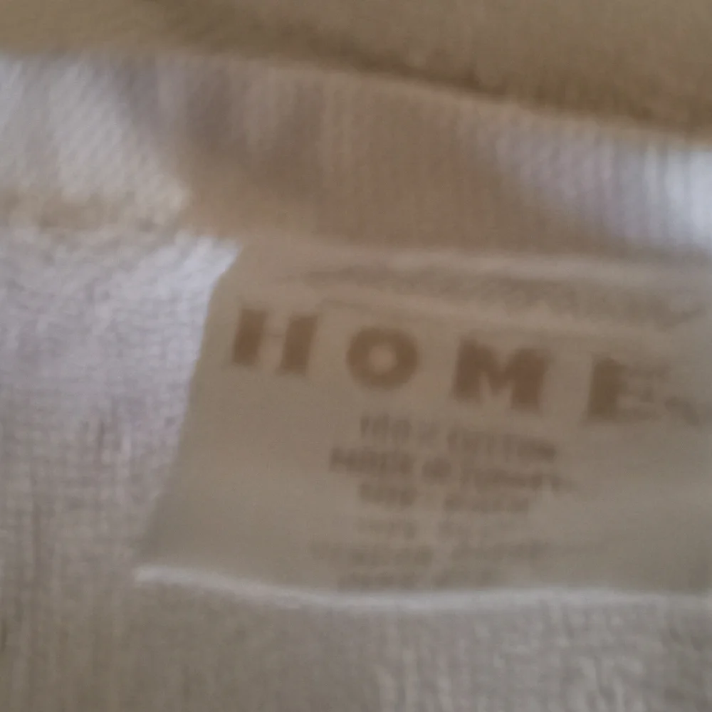 Eddie Bauer Home Plush Cream Giant Bath Towel. Size: 27